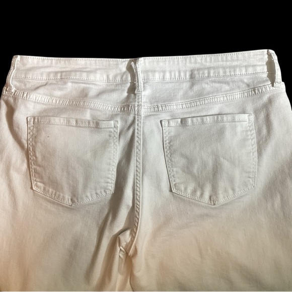 Nine West Women's Straight Leg Jeans in Cream, Plus Size 18 - Picture 5 of 11